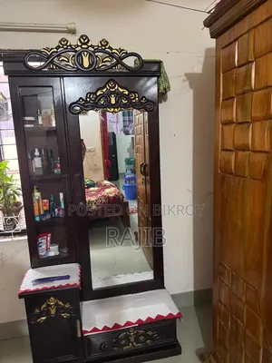 ড্রেসিং টেবিল