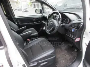Toyota Noah 1.8 Front Wheel Drive Hybrid (7 seater) 2021 Pearl