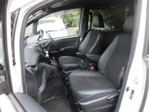 Toyota Noah 1.8 Front Wheel Drive Hybrid (7 seater) 2021 Pearl