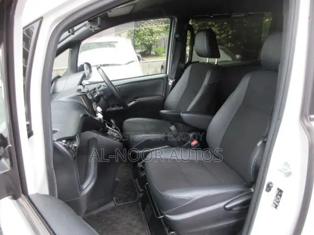 Toyota Noah 1.8 Front Wheel Drive Hybrid (7 seater) 2021 Pearl