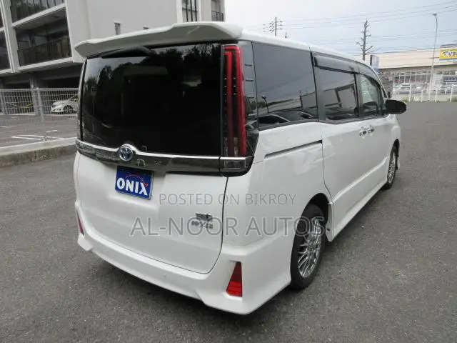Toyota Noah 1.8 Front Wheel Drive Hybrid (7 seater) 2021 Pearl