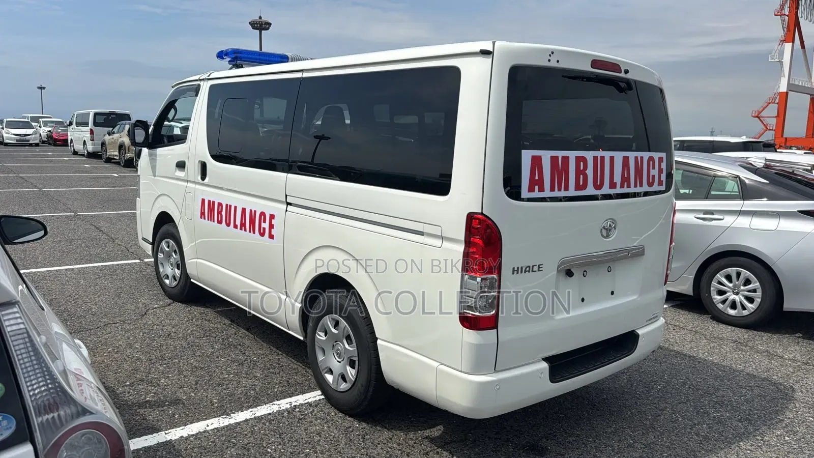 Toyota HiAce 2021 White