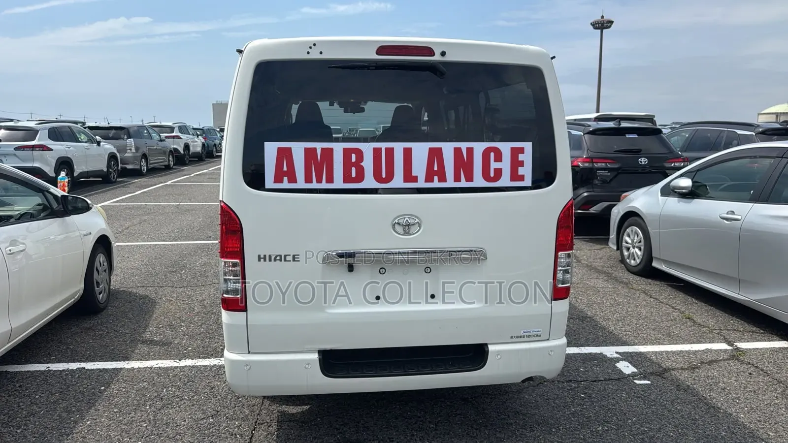 Toyota HiAce 2021 White