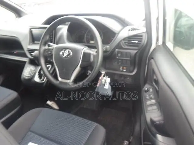 Toyota Noah 2021 Pearl
