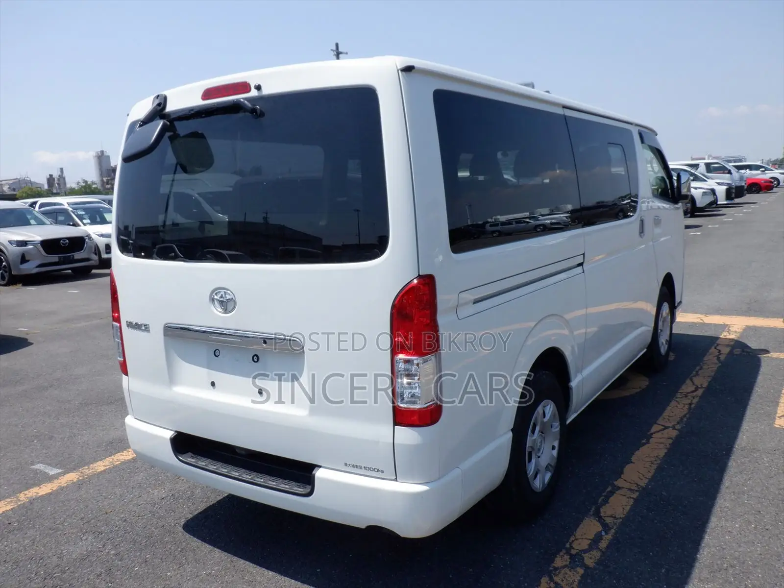 Toyota HiAce 2021 White