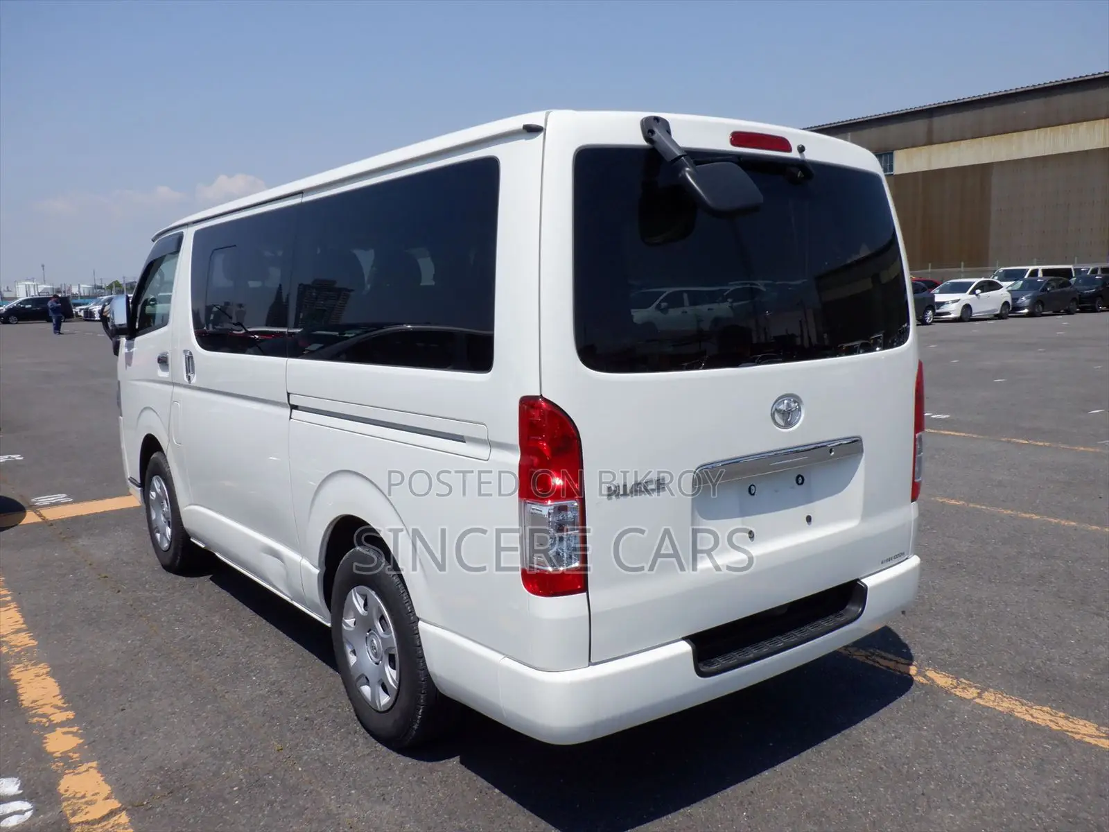 Toyota HiAce 2021 White