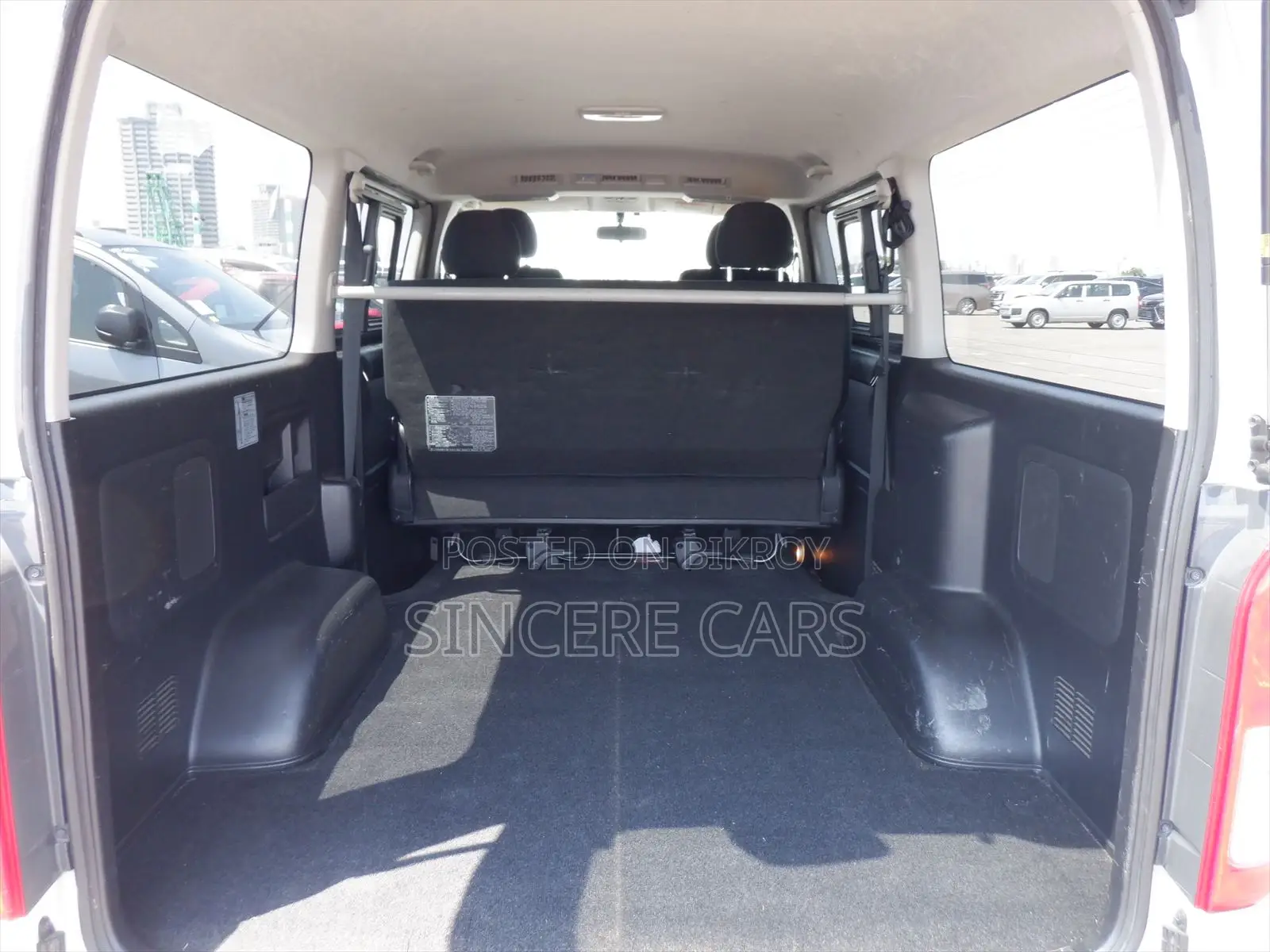 Toyota HiAce 2021 White