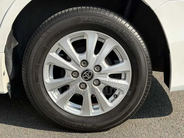 Toyota Noah 2.0 AWD (8 Seater) 2021 Pearl