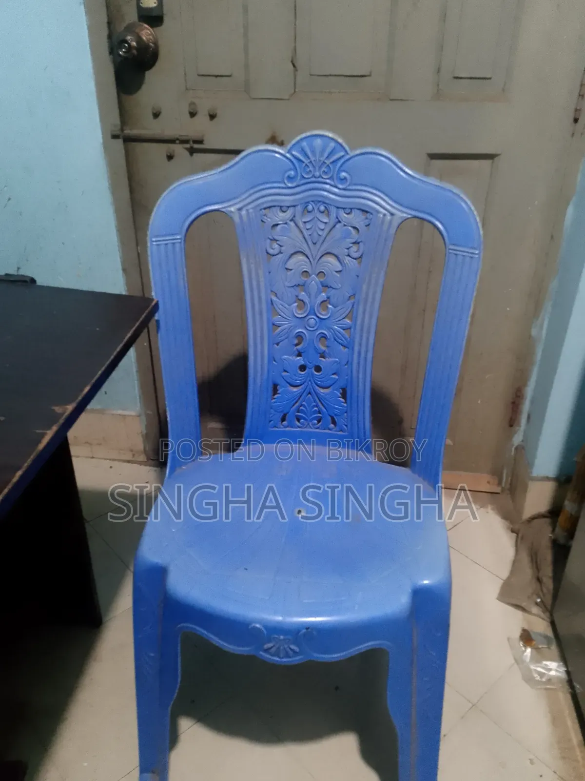 টেবিল বিক্রির জন্য, জরুরি