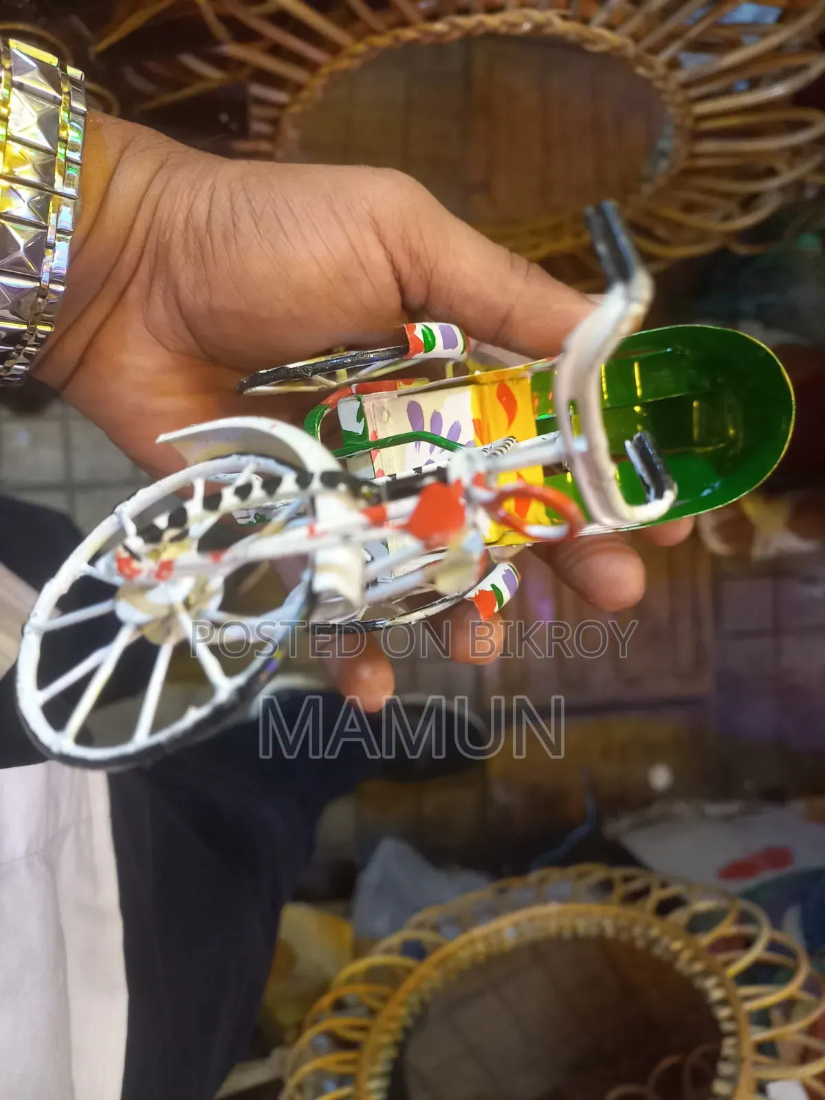 Riksha Metal Body Showpiece