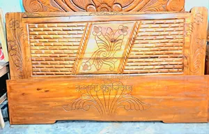 ৬ফিট ৭ ফিট সেমি বক্স খাট