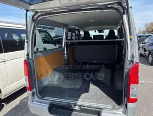Toyota HiAce 2021 Silver
