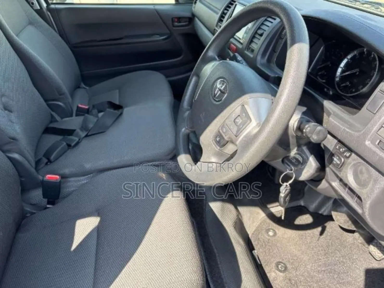 Toyota HiAce 2021 Silver