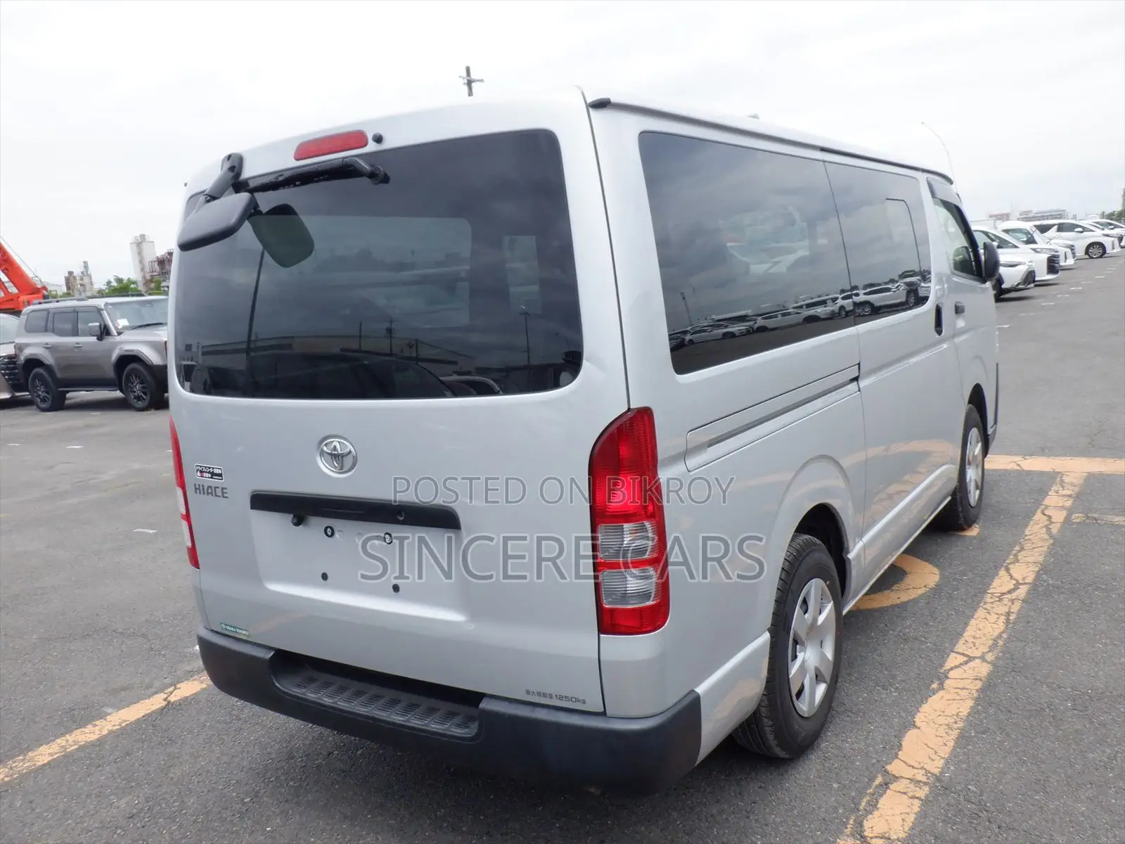 Toyota HiAce 2021 Silver
