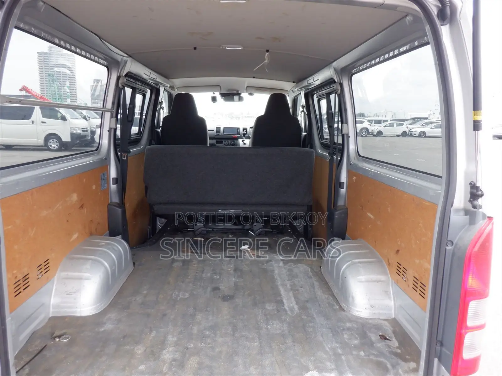 Toyota HiAce 2021 Silver