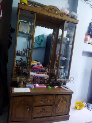 ড্রেসিং টেবিল