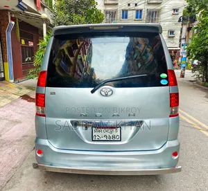 Toyota Noah 2002 Silver