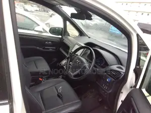 Toyota Esquire 2021 Pearl