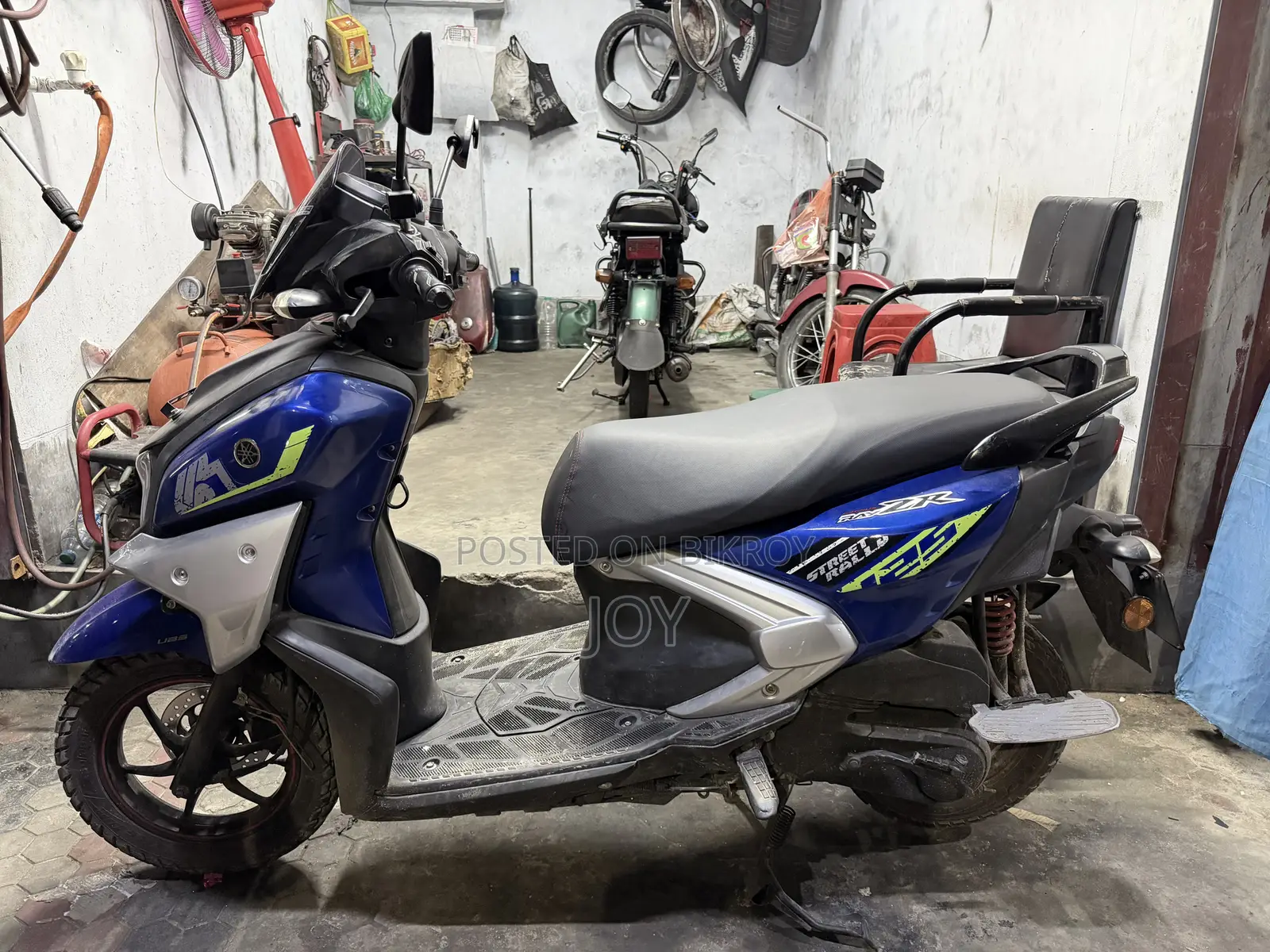 Yamaha 2022 Blue