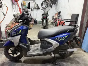 Yamaha 2022 Blue