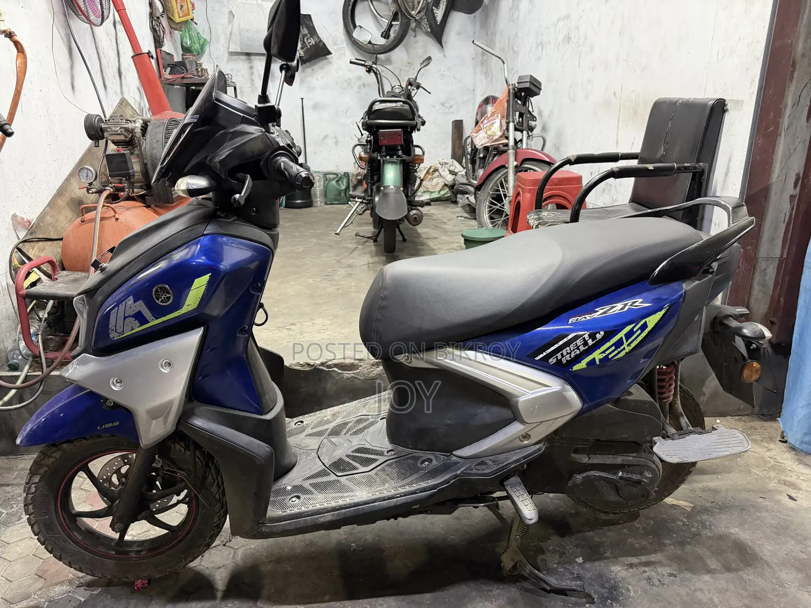 Yamaha 2022 Blue