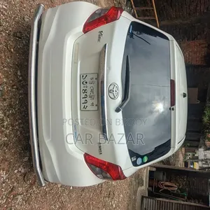 Toyota Vitz 1.3 Front-Wheel Drive 5-door 2012 Pearl