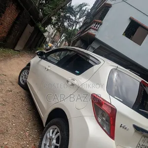Toyota Vitz 1.3 Front-Wheel Drive 5-door 2012 Pearl