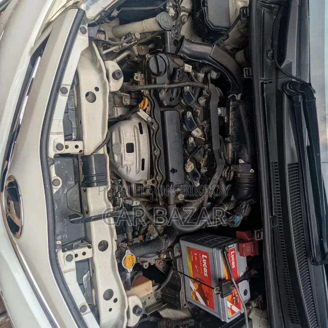 Toyota Vitz 1.3 Front-Wheel Drive 5-door 2012 Pearl