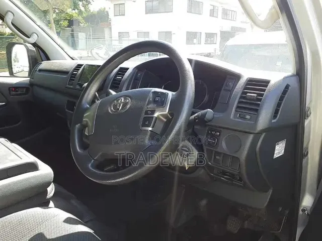Toyota HiAce 2021 Silver