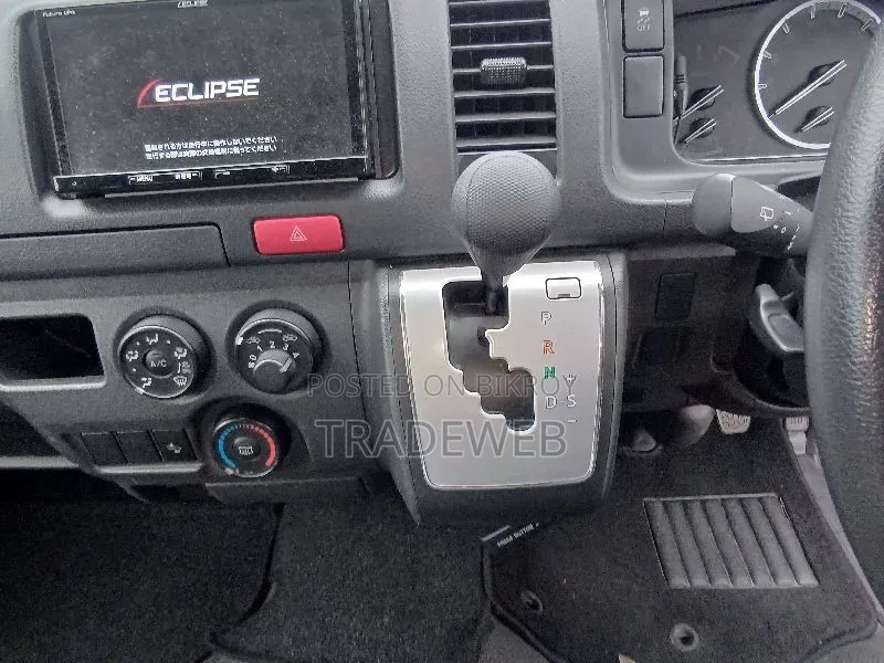 Toyota HiAce 2021 Silver