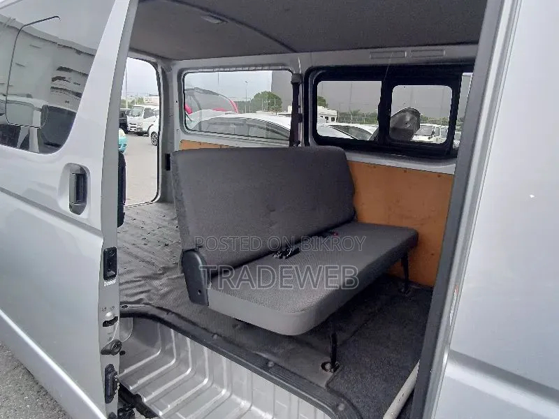 Toyota HiAce 2021 Silver