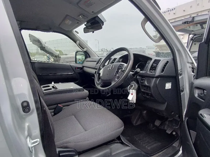 Toyota HiAce 2021 Silver
