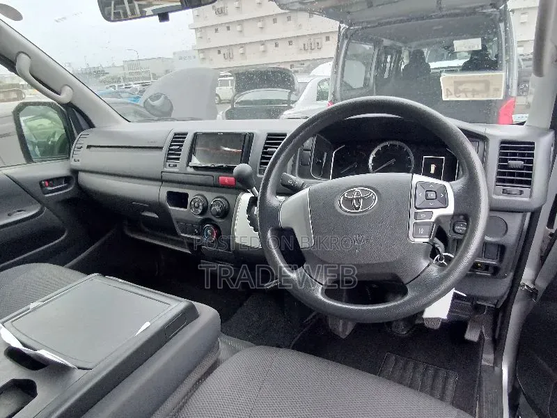 Toyota HiAce 2021 Silver