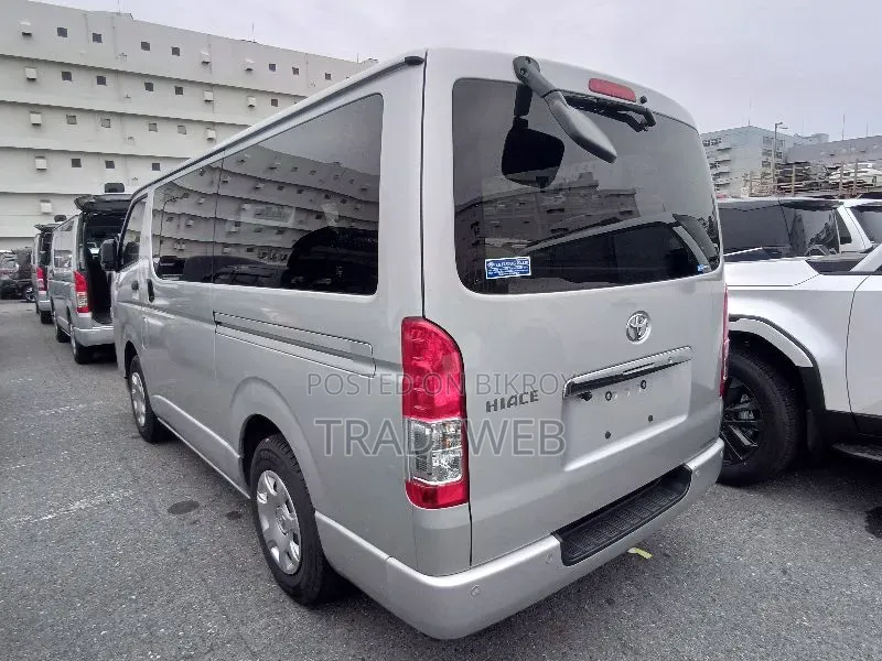 Toyota HiAce 2021 Silver