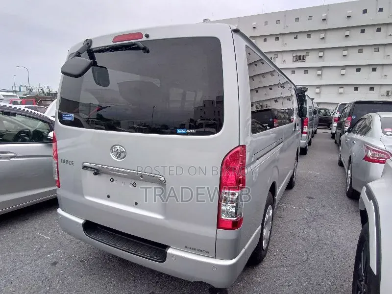 Toyota HiAce 2021 Silver