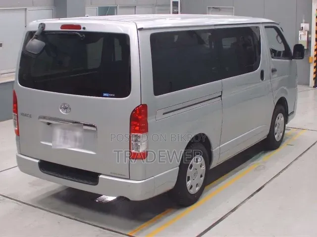 Toyota HiAce 2021 Silver