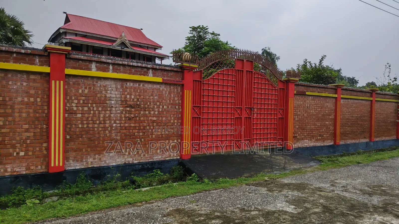 South-facing 5 Katha in Sector 18.