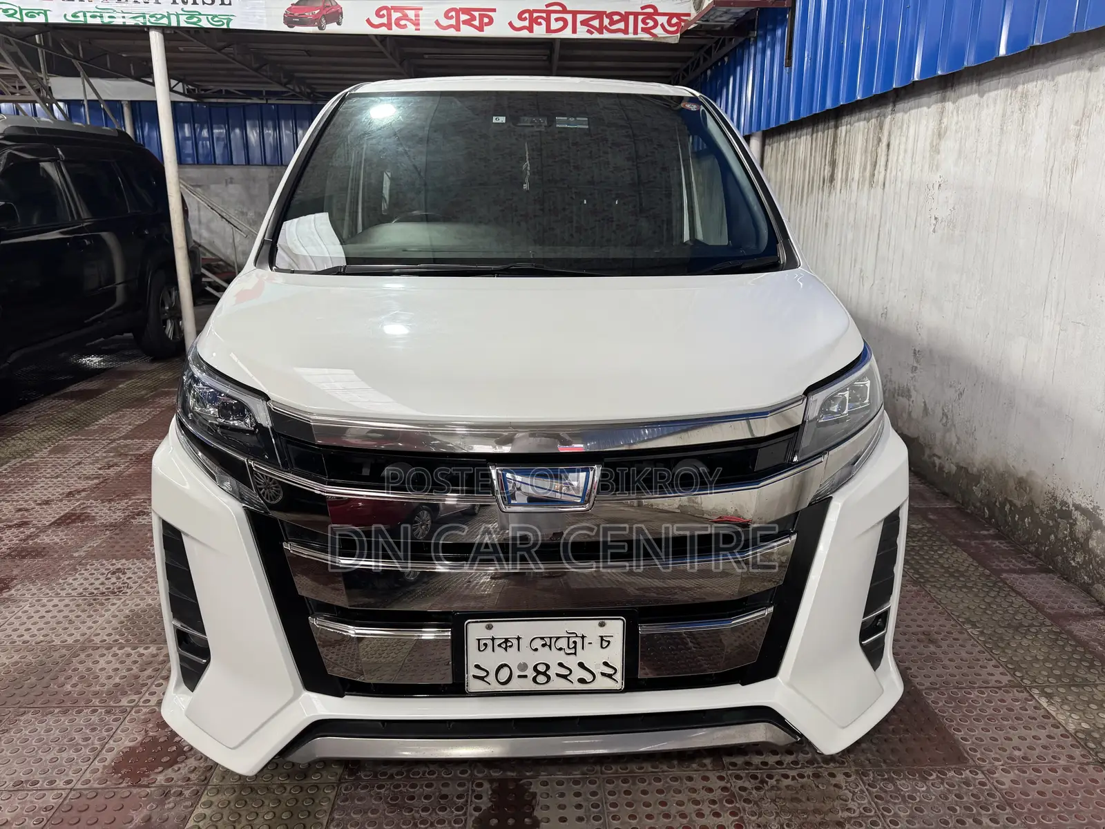 Toyota Noah 1.8 Front Wheel Drive Hybrid (7 Seater) 2018 Pearl