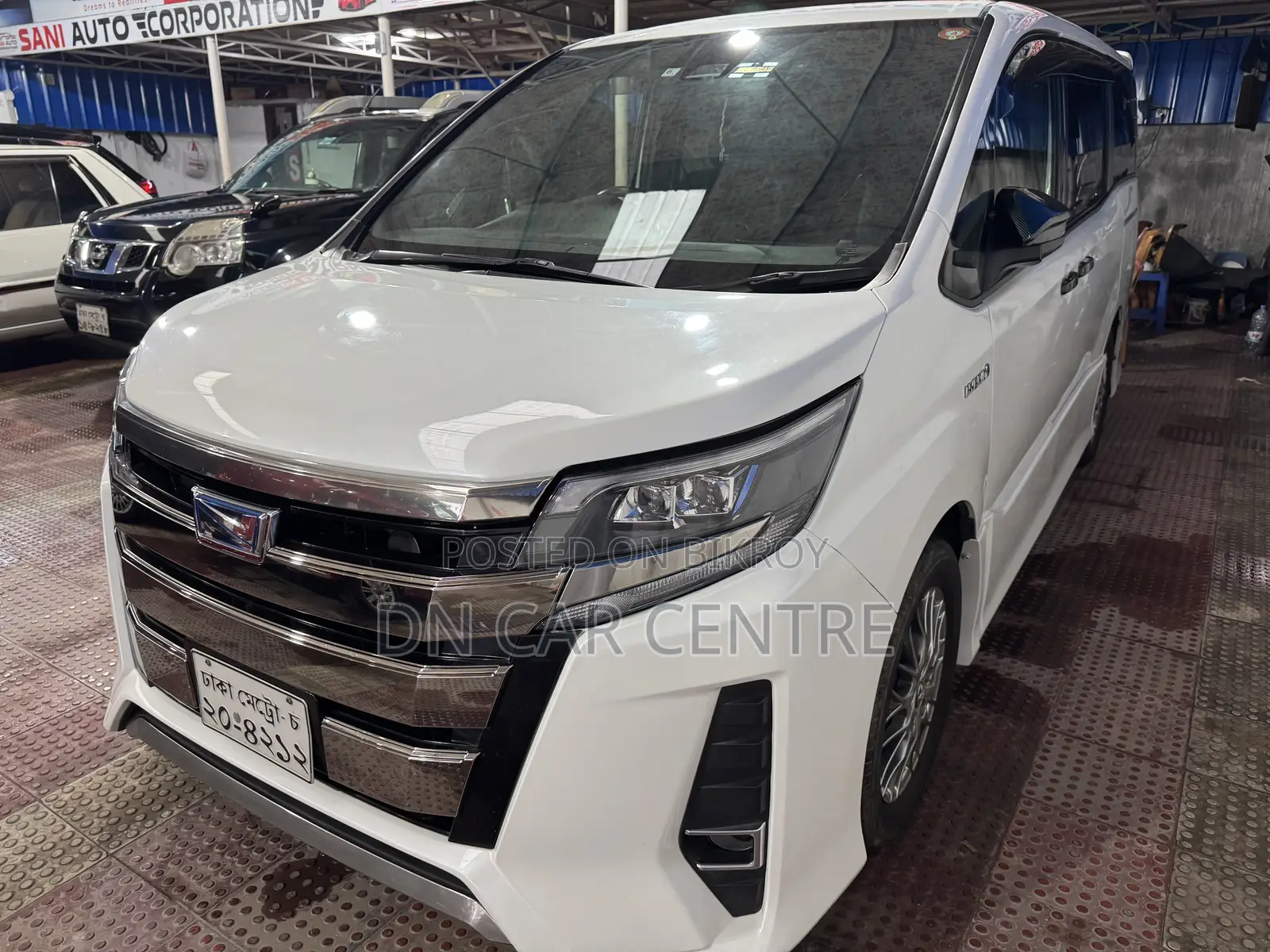Toyota Noah 1.8 Front Wheel Drive Hybrid (7 Seater) 2018 Pearl
