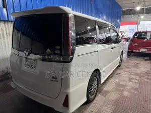 Toyota Noah 1.8 Front Wheel Drive Hybrid (7 Seater) 2018 Pearl