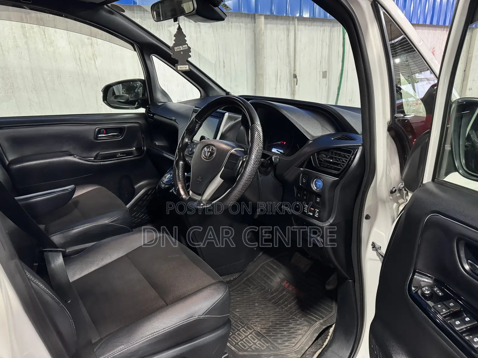 Toyota Noah 1.8 Front Wheel Drive Hybrid (7 Seater) 2018 Pearl