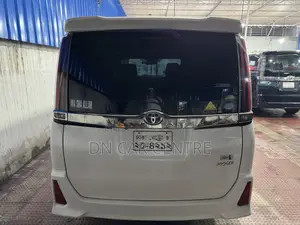 Toyota Noah 1.8 Front Wheel Drive Hybrid (7 Seater) 2018 Pearl