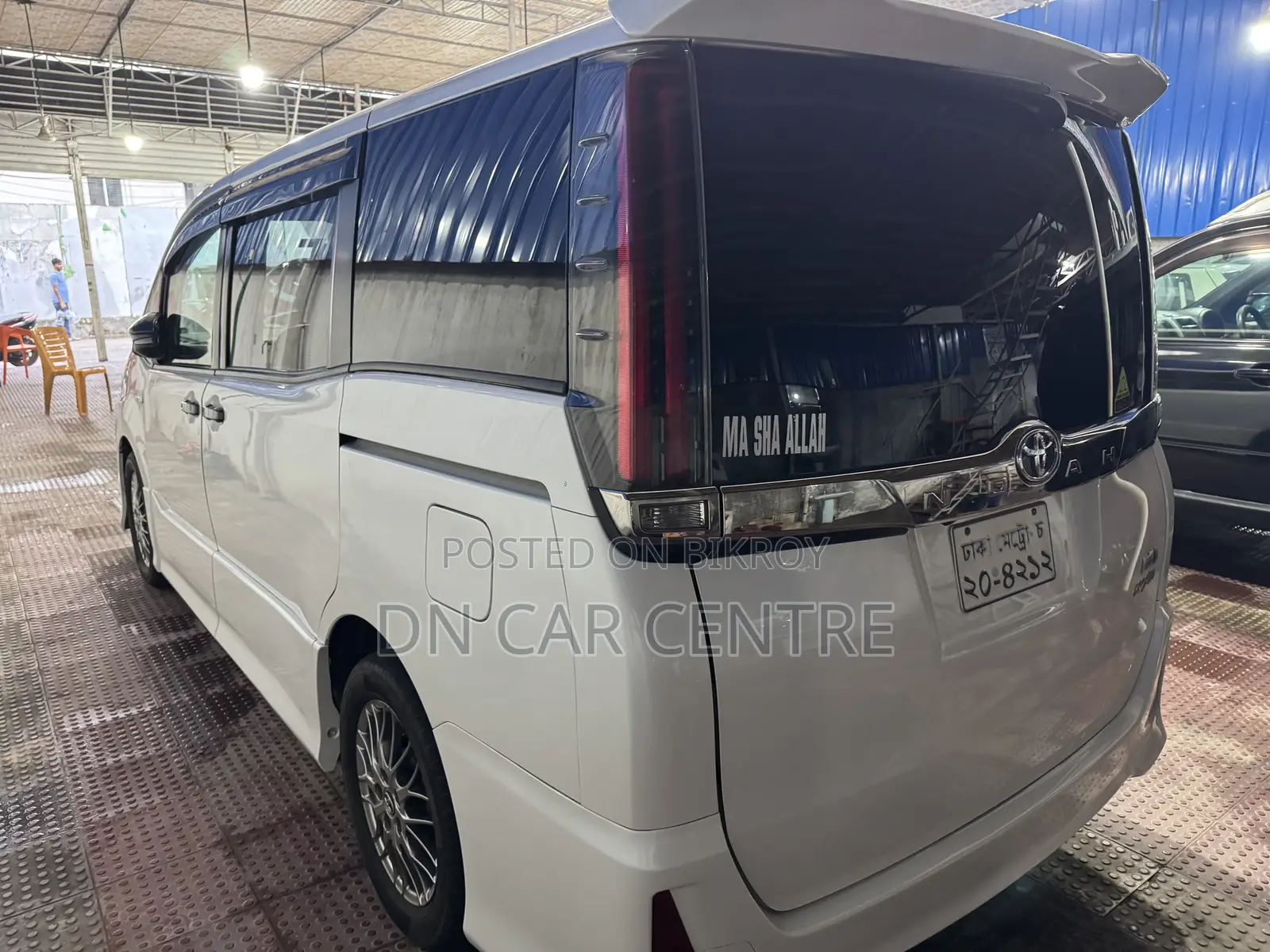 Toyota Noah 1.8 Front Wheel Drive Hybrid (7 Seater) 2018 Pearl