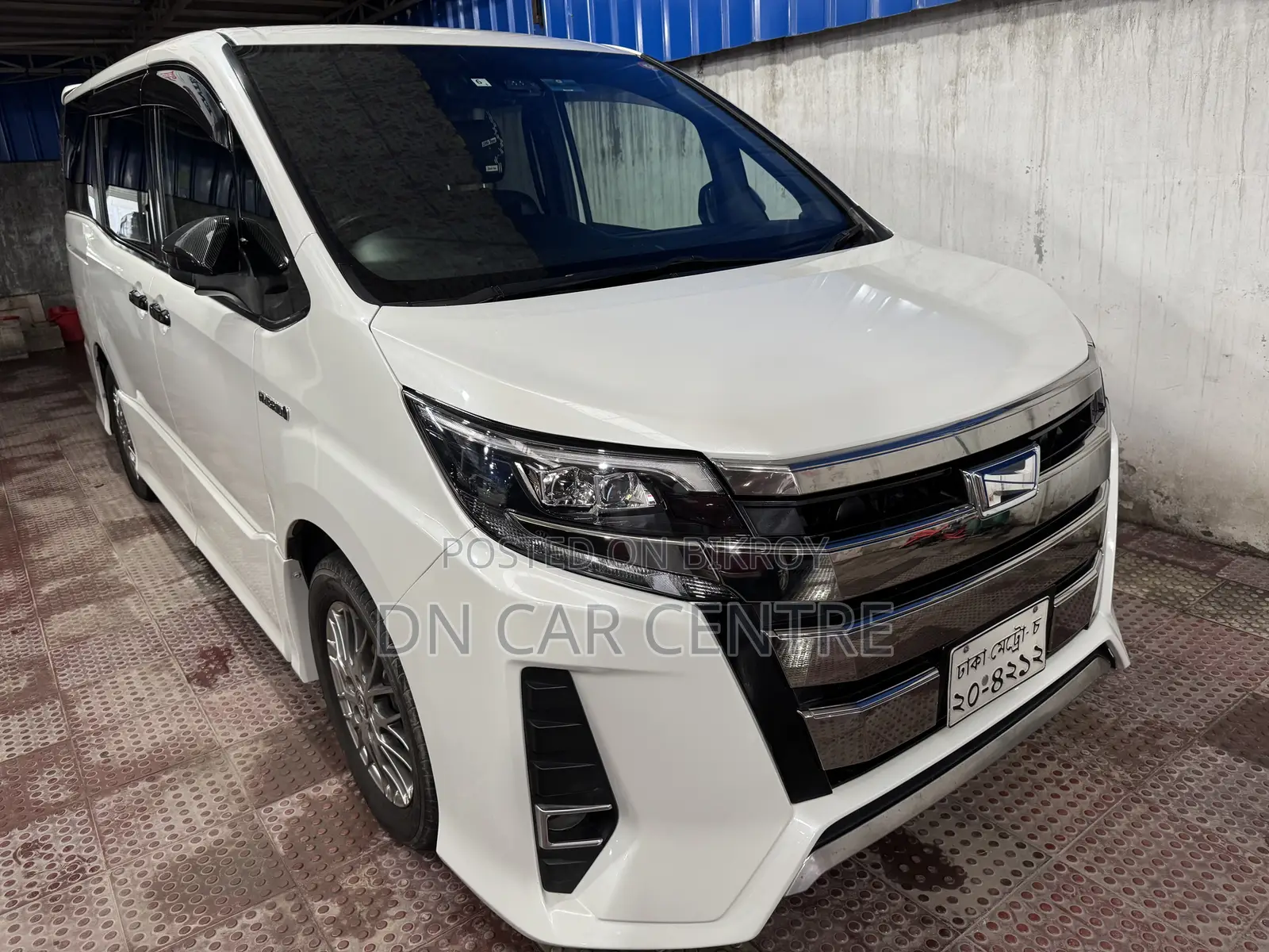Toyota Noah 1.8 Front Wheel Drive Hybrid (7 Seater) 2018 Pearl