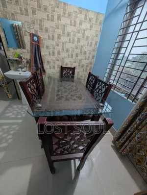 ডাইনিং টেবিল এমডিএফ