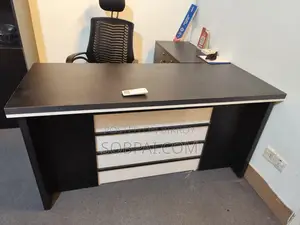 Premium Executive Office Desk / Manager Table (Black White)