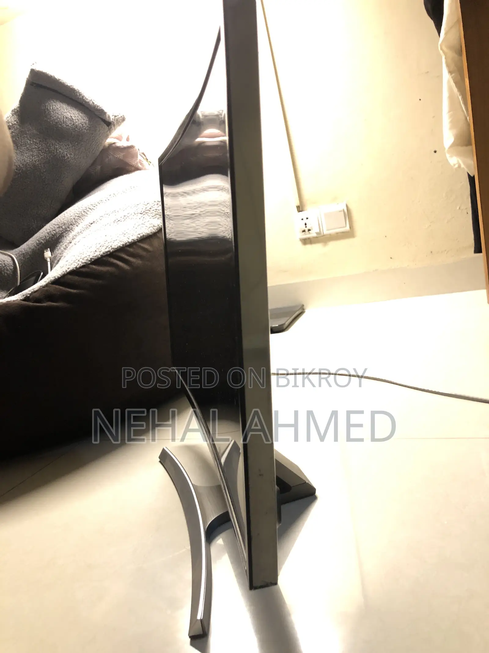 স্যামসাং ২৭ ইঞ্চি কার্ভড মনিটর