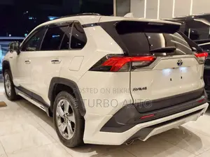 টয়োটা আরএভি৪ হাইব্রিড ২০২০ পার্ল