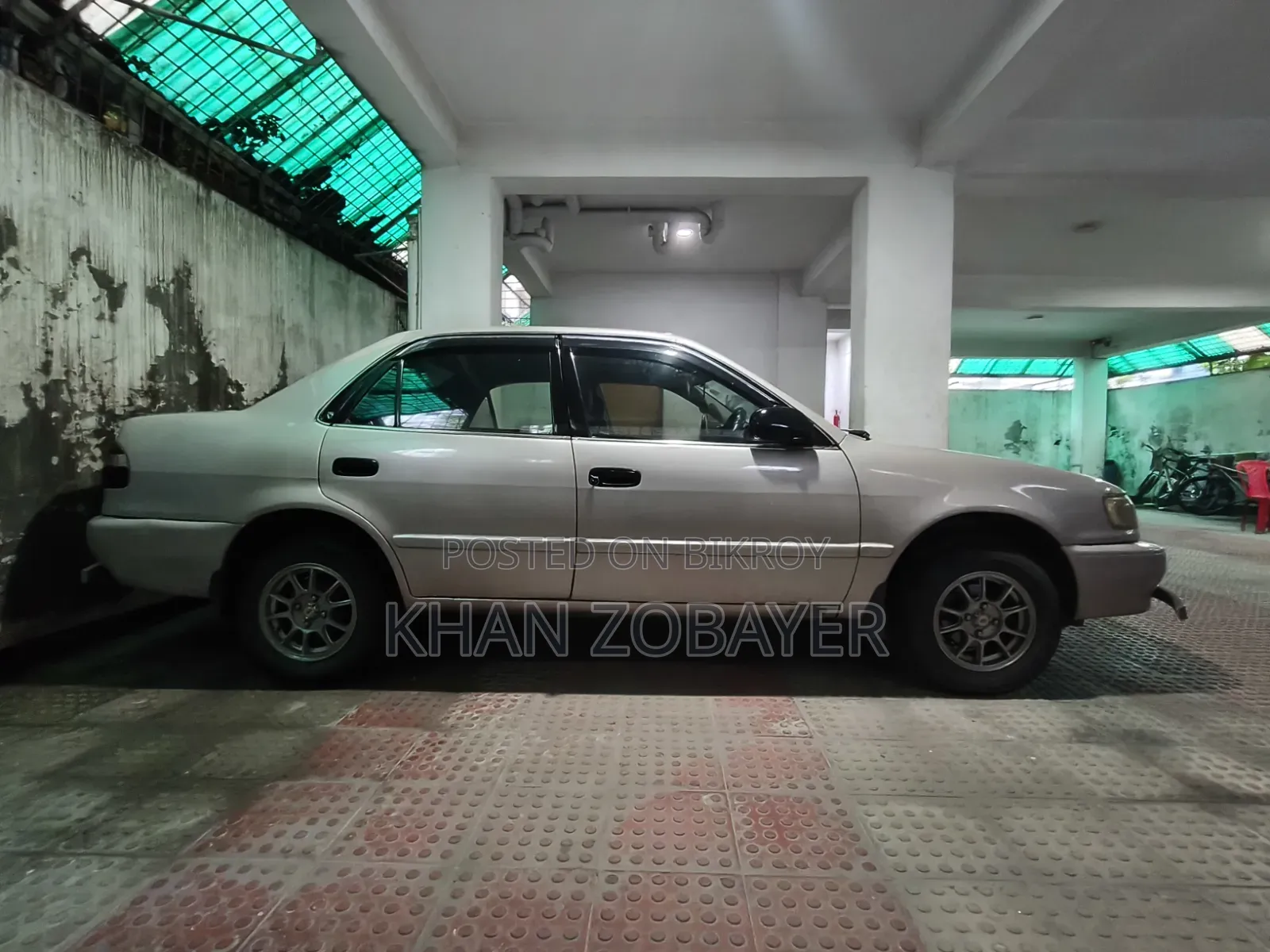 টয়োটা করোলা ২০০০ পার্ল