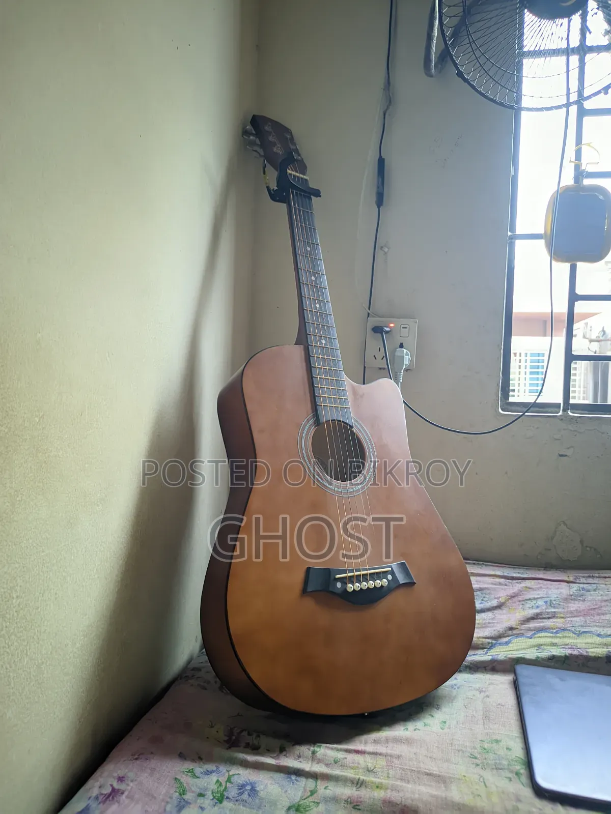 বিক্রির জন্য কাবাত (Kabat) গিটার, নতুনের মতো
